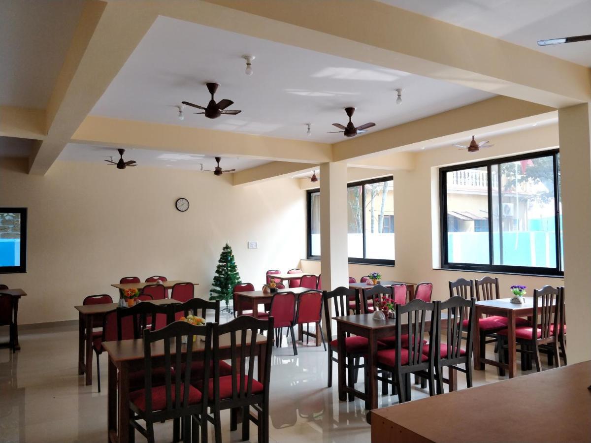 Dom'S Inn Calangute Esterno foto