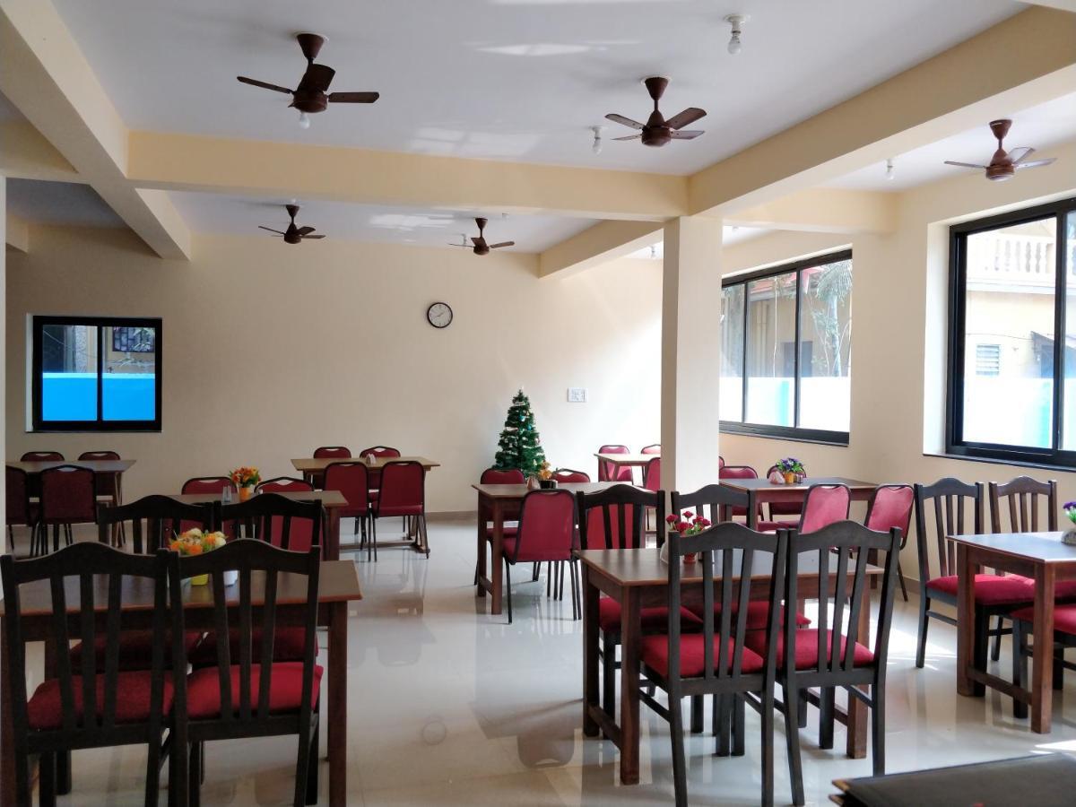 Dom'S Inn Calangute Esterno foto