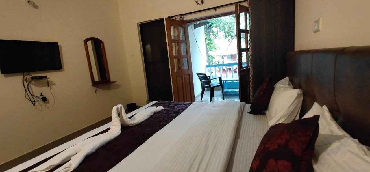 Dom'S Inn Calangute Esterno foto