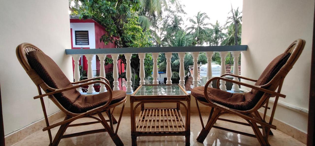 Dom'S Inn Calangute Esterno foto