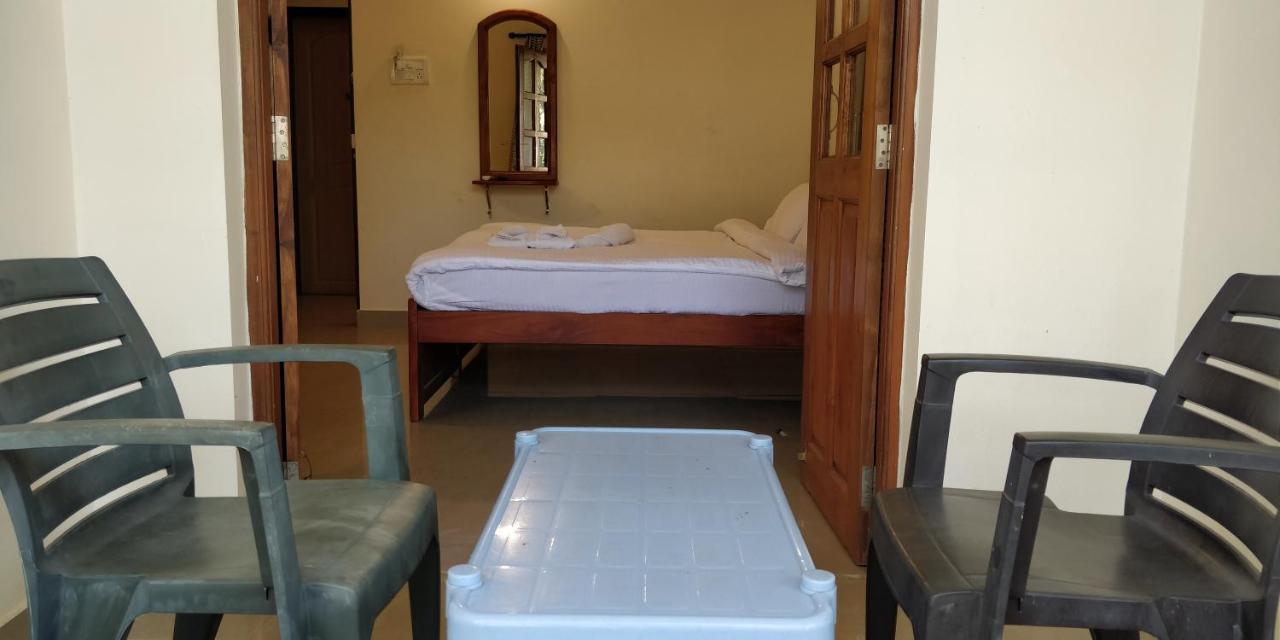 Dom'S Inn Calangute Esterno foto