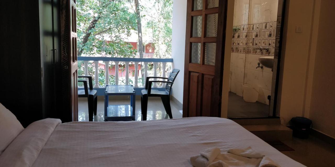 Dom'S Inn Calangute Esterno foto